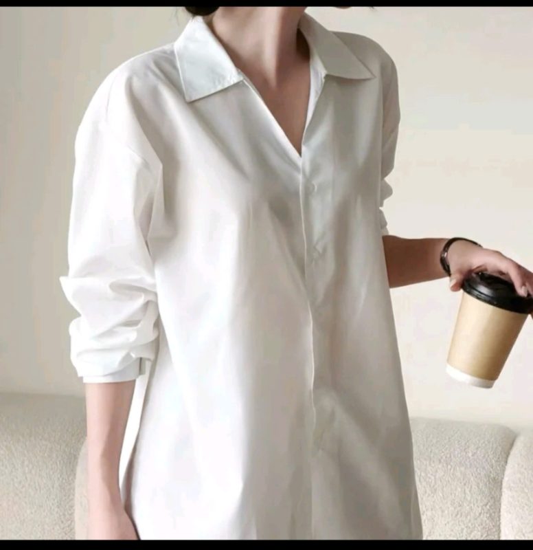 Áo - sơ -mi -cổ -khoét -V
